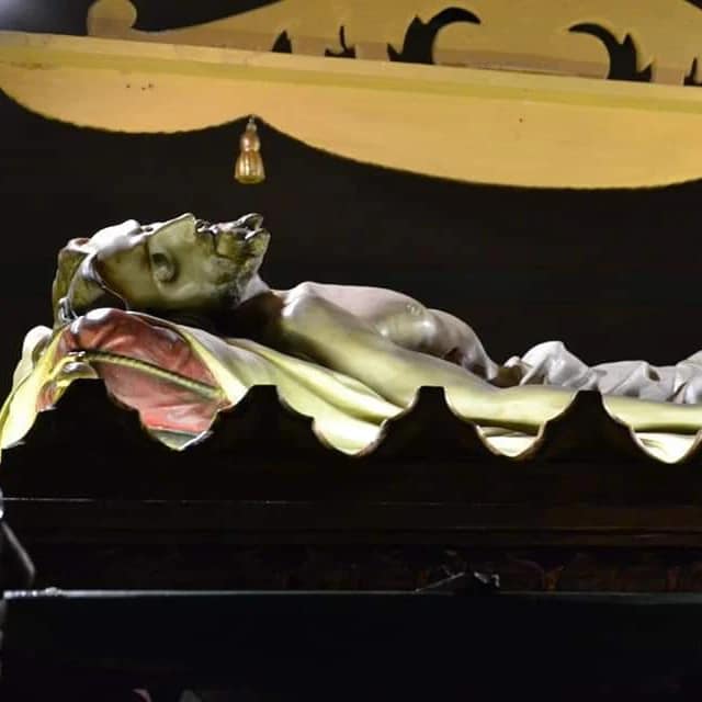 Statua del Cristo Morto