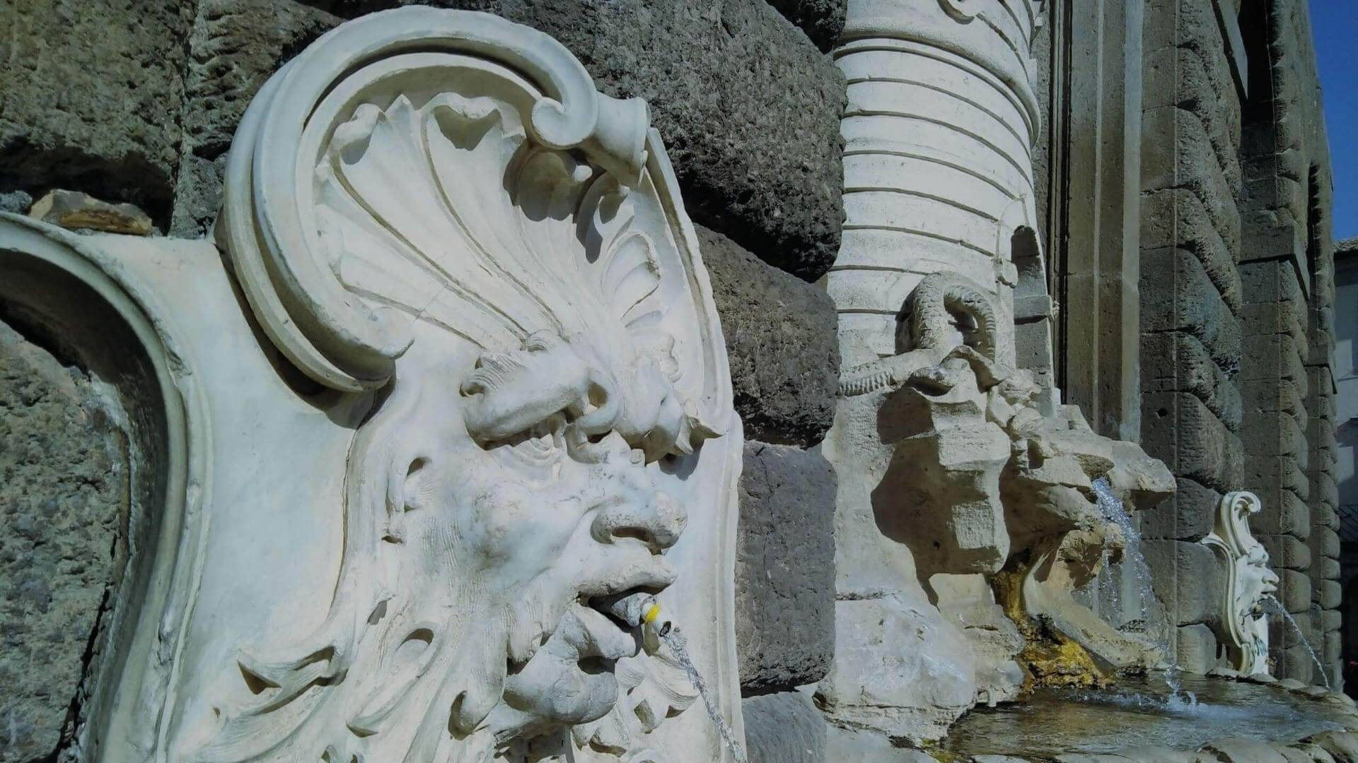 Particolare di uno dei due mascheroni che adornano la fontana di Piazza del Comune a Nepi disegnata dall'Architetto Filippo Barigioni