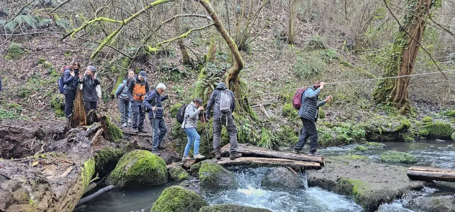 Acquatrekking a Nepi Attraversamento di un torrente che circonda Nepi
