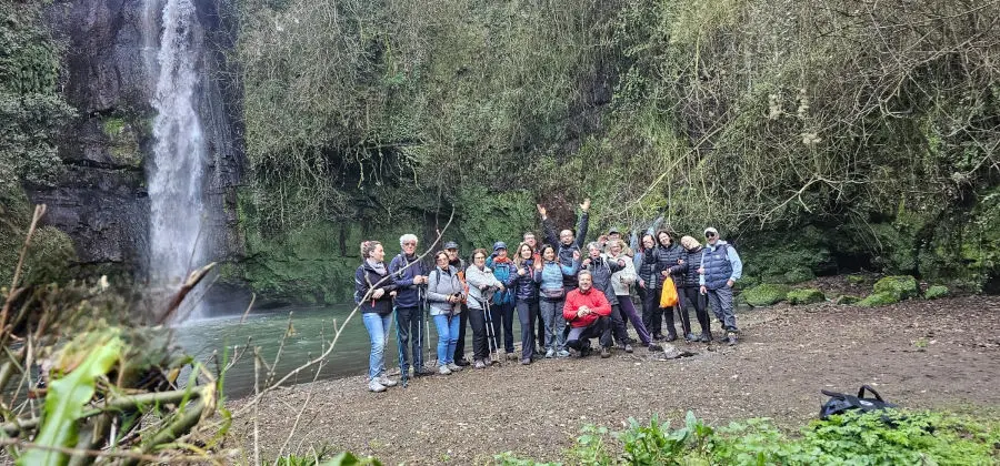 Acquatrekking con Esplora Tuscia a Nepi Arrivo alla Cascata del Picchio di un gruppo di partecipanti ad acquatrekking a Nepi