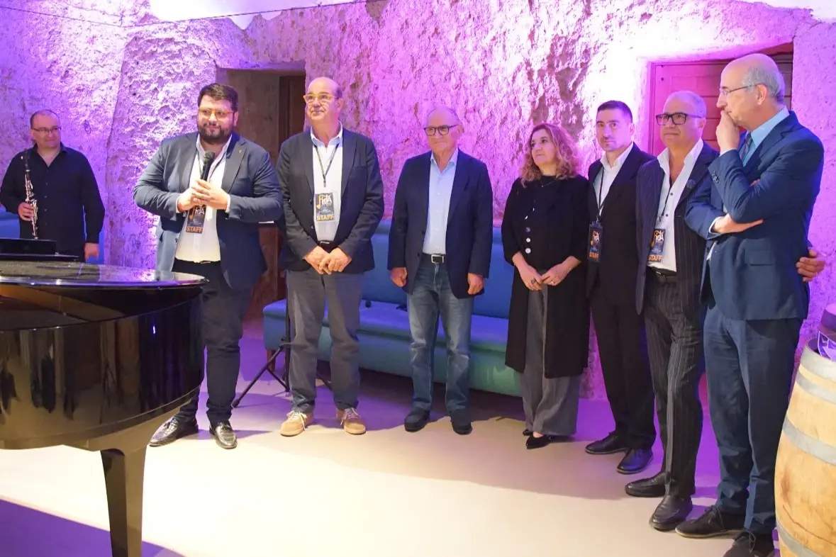 Amministrazione e familiari durante il Festival Internazionale dell'Armonia Claudio Giglietti